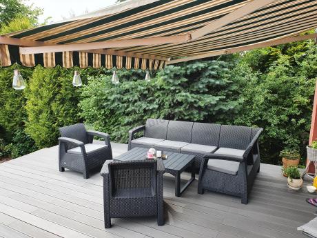 Duży narożnik ogrodowy z podnoszonym stołem