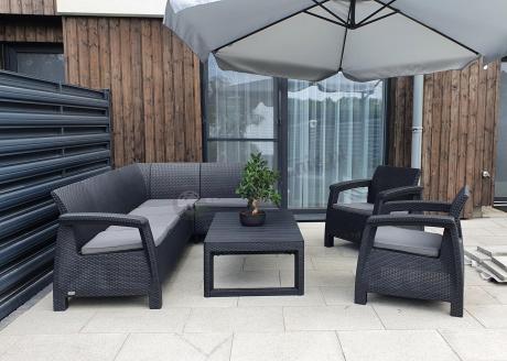 Duży narożnik ogrodowy z podnoszonym stołem