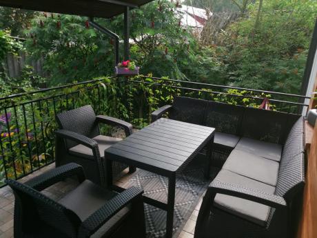 Duży narożnik ogrodowy z podnoszonym stołem