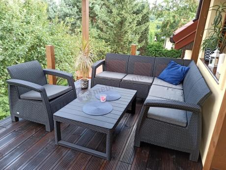 Duży narożnik ogrodowy z podnoszonym stołem