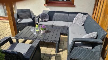 Duży narożnik ogrodowy z podnoszonym stołem