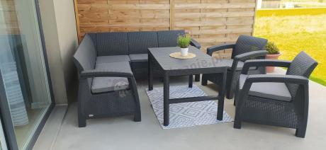 Duży narożnik ogrodowy z podnoszonym stołem