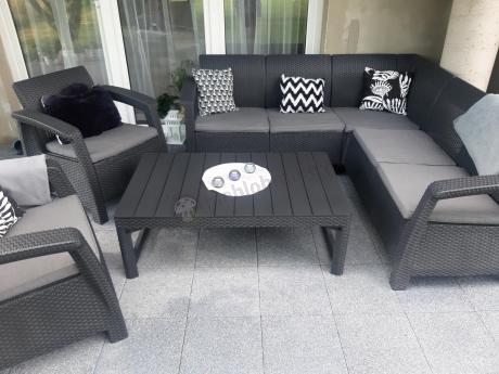 Duży narożnik ogrodowy z podnoszonym stołem