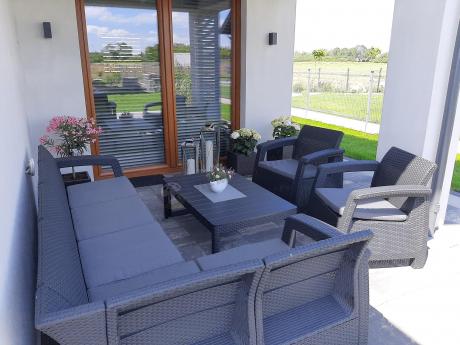 Duży narożnik ogrodowy z podnoszonym stołem