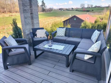 Duży narożnik ogrodowy z podnoszonym stołem