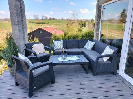 Duży narożnik ogrodowy z podnoszonym stołem