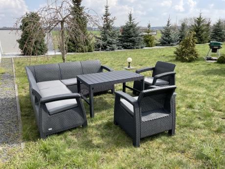 Duży narożnik ogrodowy z podnoszonym stołem