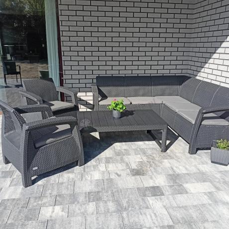 Duży narożnik ogrodowy z podnoszonym stołem