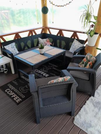 Duży narożnik ogrodowy z podnoszonym stołem