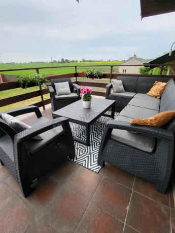 Duży narożnik ogrodowy z podnoszonym stołem