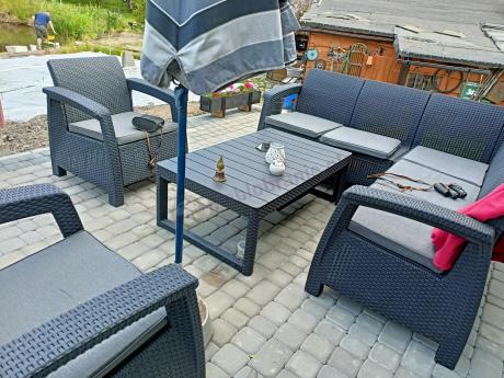 Duży narożnik ogrodowy z podnoszonym stołem