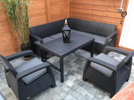 Duży narożnik ogrodowy z podnoszonym stołem