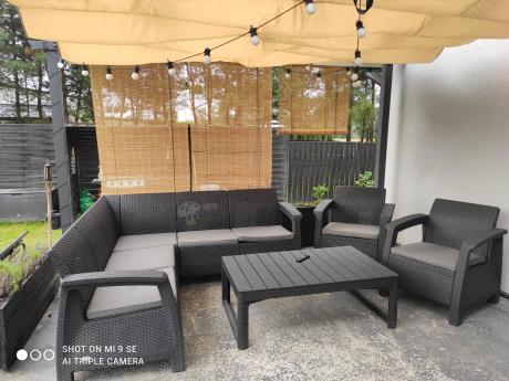 Duży narożnik ogrodowy z podnoszonym stołem