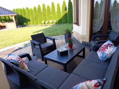 Duży narożnik ogrodowy z podnoszonym stołem