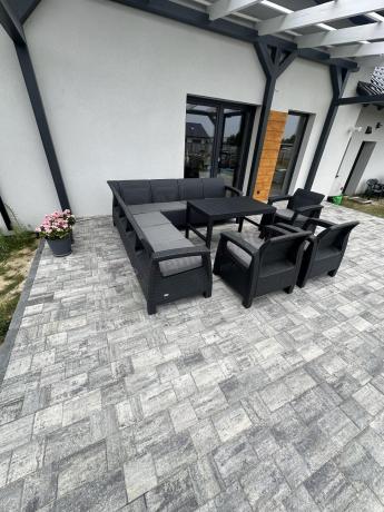 Duży narożnik ogrodowy z podnoszonym stołem