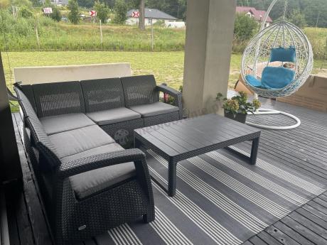 Duży narożnik ogrodowy z podnoszonym stołem