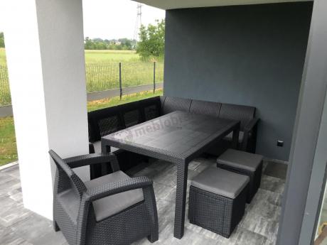 Duży narożnik ogrodowy ze stołem obiadowym Rellme VI z fotelem i pufami grafitowy