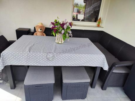 Duży narożnik ogrodowy ze stołem obiadowym Rellme VI z fotelem i pufami grafitowy