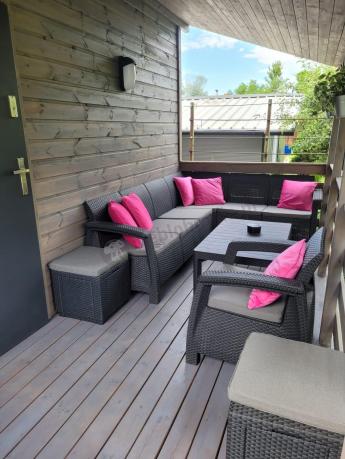 Duży narożnik Relly VI grafit z podnoszonym stołem i fotelem + pufy