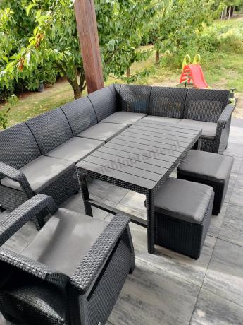 Duży narożnik Relly VI grafit z podnoszonym stołem i fotelem + pufy