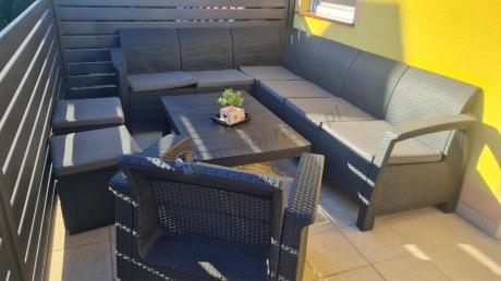 Duży narożnik Relly VI grafit z podnoszonym stołem i fotelem + pufy