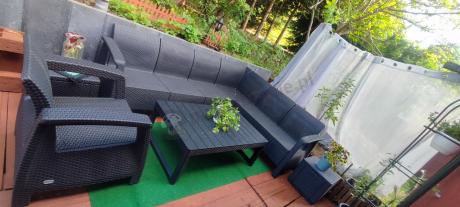 Duży narożnik Relly VI grafit z podnoszonym stołem i fotelem + pufy