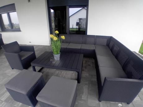 Duży narożnik tarasowy Nedler VII, stół podnoszony, fotel i dwie pufy