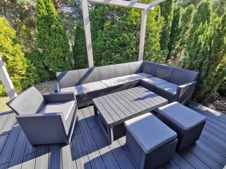 Duży narożnik tarasowy Nedler VII, stół podnoszony, fotel i dwie pufy