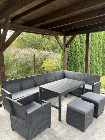 Duży narożnik tarasowy Nedler VII, stół podnoszony, fotel i dwie pufy