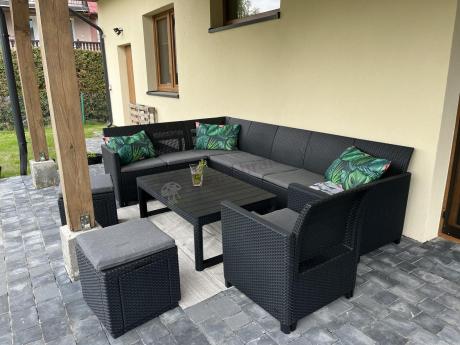 Duży narożnik tarasowy Nedler VII, stół podnoszony, fotel i dwie pufy