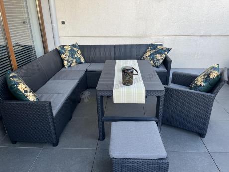 Duży narożnik tarasowy Nedler VII, stół podnoszony, fotel i dwie pufy