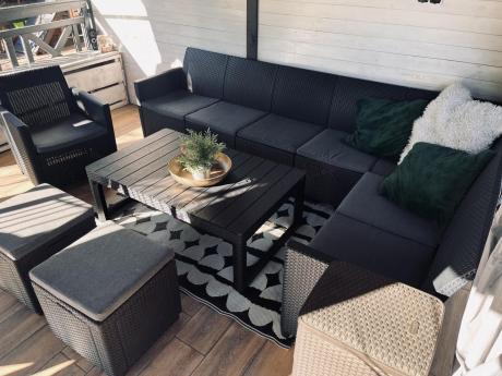 Duży narożnik tarasowy Nedler VII, stół podnoszony, fotel i dwie pufy