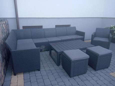 Duży narożnik tarasowy Nedler VII, stół podnoszony, fotel i dwie pufy