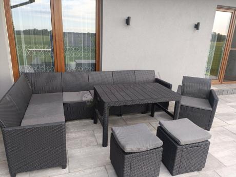 Duży narożnik tarasowy Nedler VII, stół podnoszony, fotel i dwie pufy