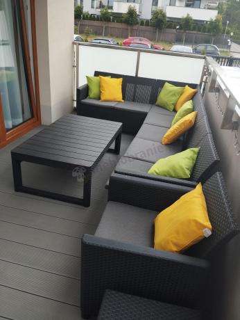 Duży narożnik tarasowy Nedler VII, stół podnoszony, fotel i dwie pufy