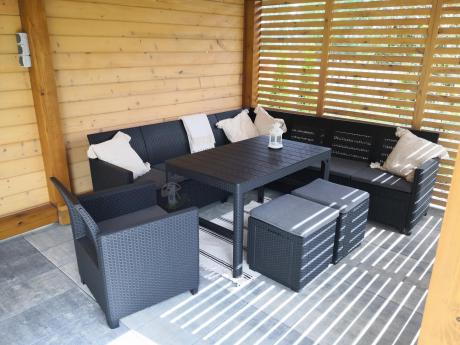 Duży narożnik tarasowy Nedler VII, stół podnoszony, fotel i dwie pufy