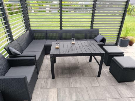 Duży narożnik tarasowy Nedler VII, stół podnoszony, fotel i dwie pufy
