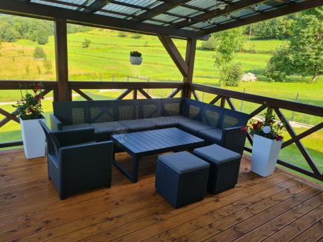 Duży narożnik tarasowy Nedler VII, stół podnoszony, fotel i dwie pufy