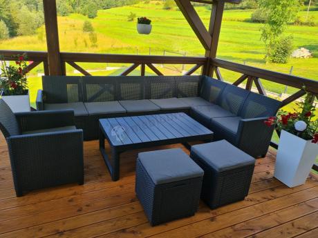 Duży narożnik tarasowy Nedler VII, stół podnoszony, fotel i dwie pufy
