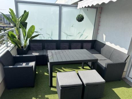 Duży narożnik tarasowy Nedler VII, stół podnoszony, fotel i dwie pufy