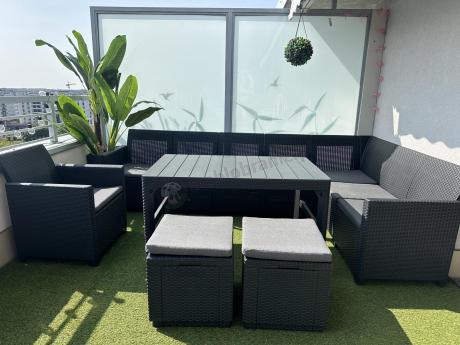 Duży narożnik tarasowy Nedler VII, stół podnoszony, fotel i dwie pufy