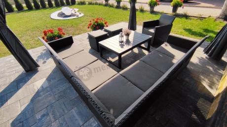 Duży narożnik tarasowy Nedler VII, stół podnoszony, fotel i dwie pufy