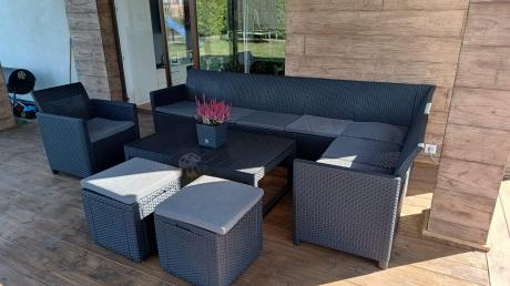 Duży narożnik tarasowy Nedler VII, stół podnoszony, fotel i dwie pufy