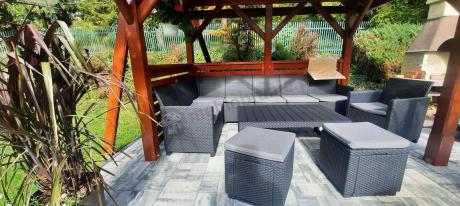 Duży narożnik tarasowy Nedler VII, stół podnoszony, fotel i dwie pufy