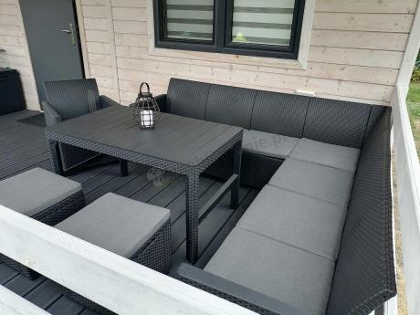 Duży narożnik tarasowy Nedler VII, stół podnoszony, fotel i dwie pufy