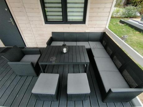 Duży narożnik tarasowy Nedler VII, stół podnoszony, fotel i dwie pufy