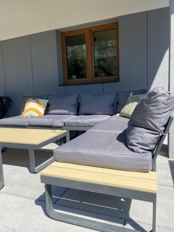 Duży narożnik tarasowy z dodatkowymi blatami i fotelem Panaon GW