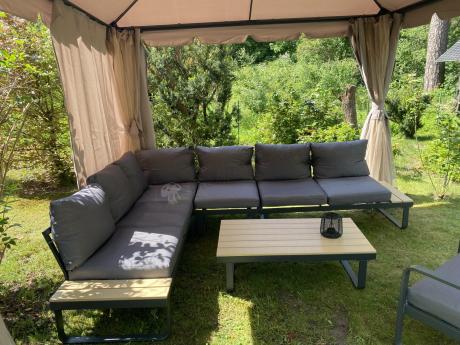 Duży narożnik tarasowy z dodatkowymi blatami i fotelem Panaon GW