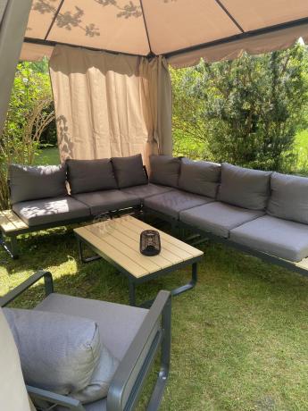 Duży narożnik tarasowy z dodatkowymi blatami i fotelem Panaon GW