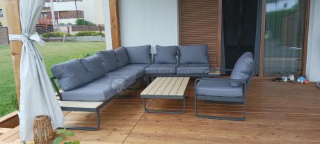 Duży narożnik tarasowy z dodatkowymi blatami i fotelem Panaon GW